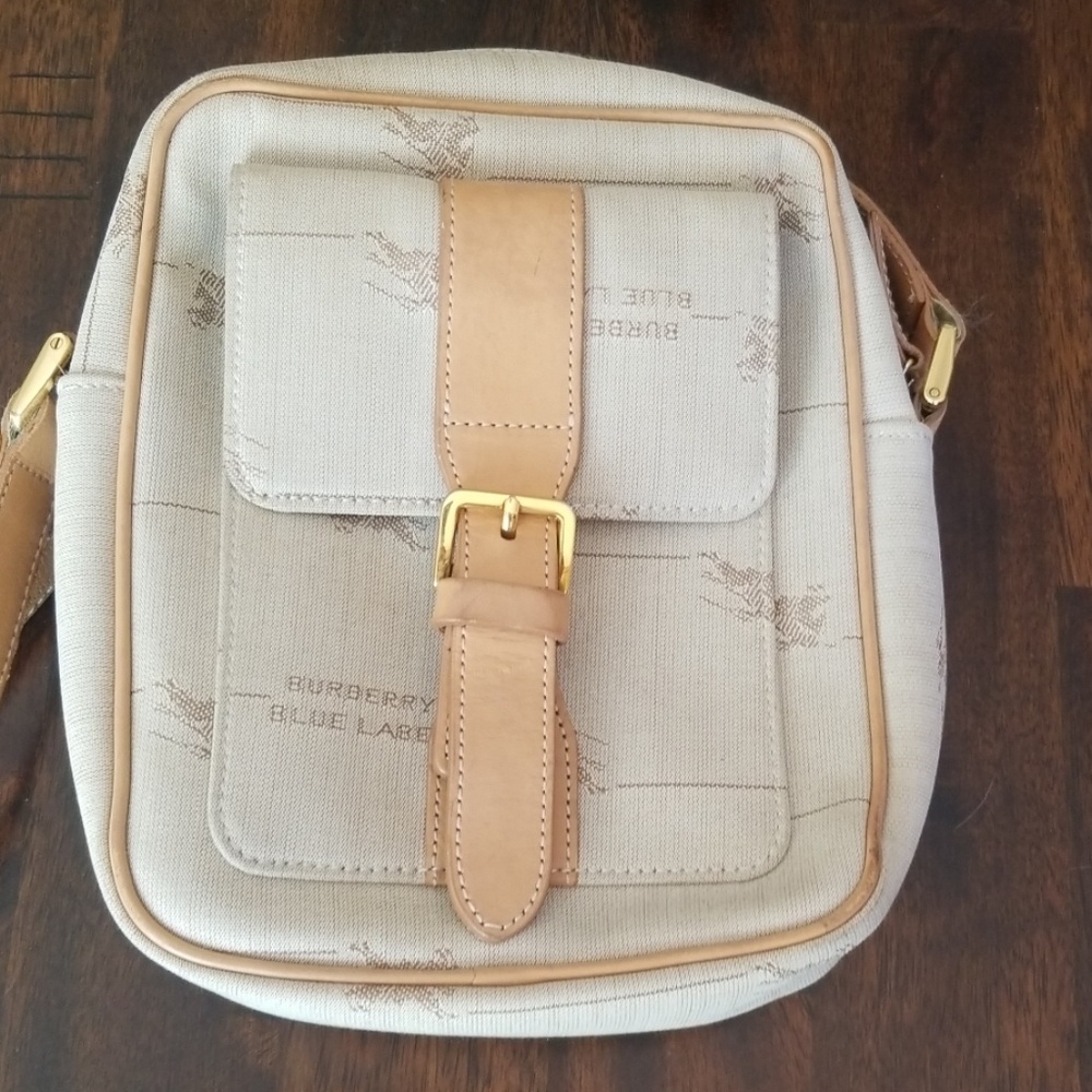 Butberry blue label crossbody! *RELISTED*